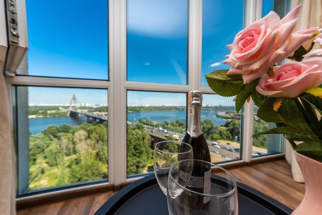 Apartments With Crazy Panoramic View Of The Dniepr Kiev Luaran gambar