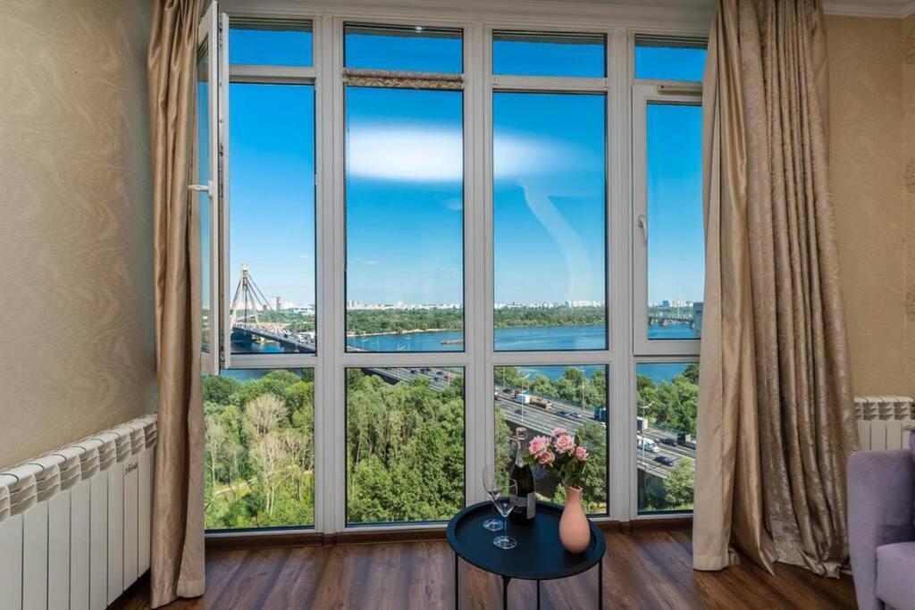 Apartments With Crazy Panoramic View Of The Dniepr Kiev Luaran gambar